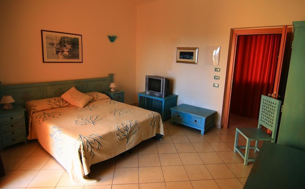 Borgo Saraceno Hotel-Residence ซานตา เตเรซา กัลลูรา ภายนอก รูปภาพ