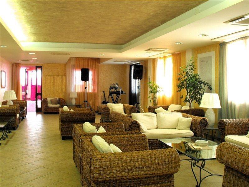 Borgo Saraceno Hotel-Residence ซานตา เตเรซา กัลลูรา ภายนอก รูปภาพ