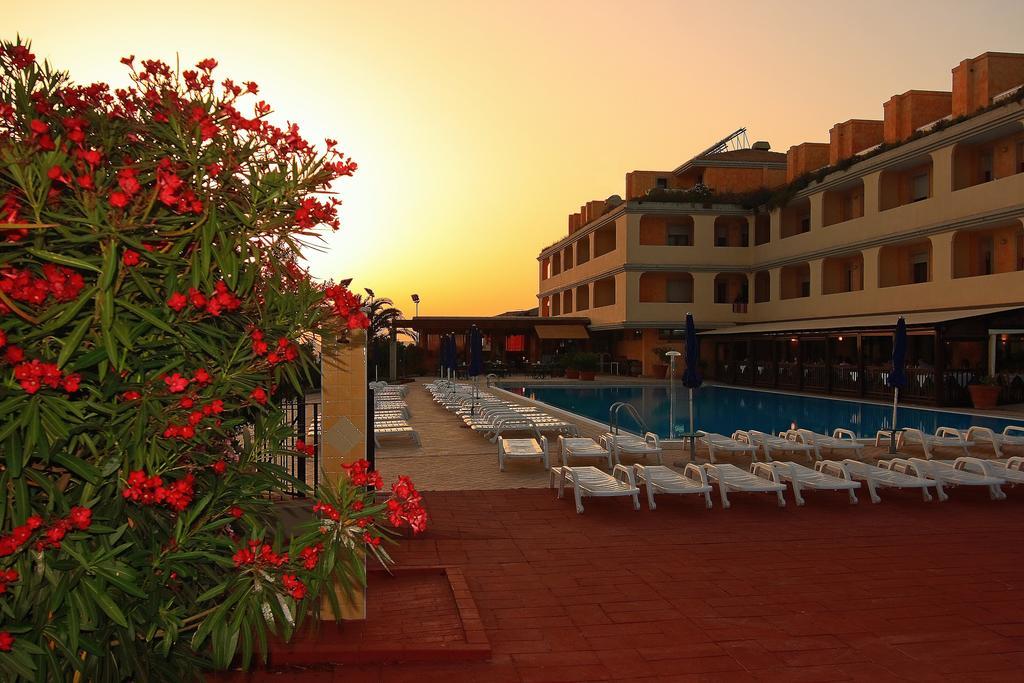 Borgo Saraceno Hotel-Residence ซานตา เตเรซา กัลลูรา ภายนอก รูปภาพ