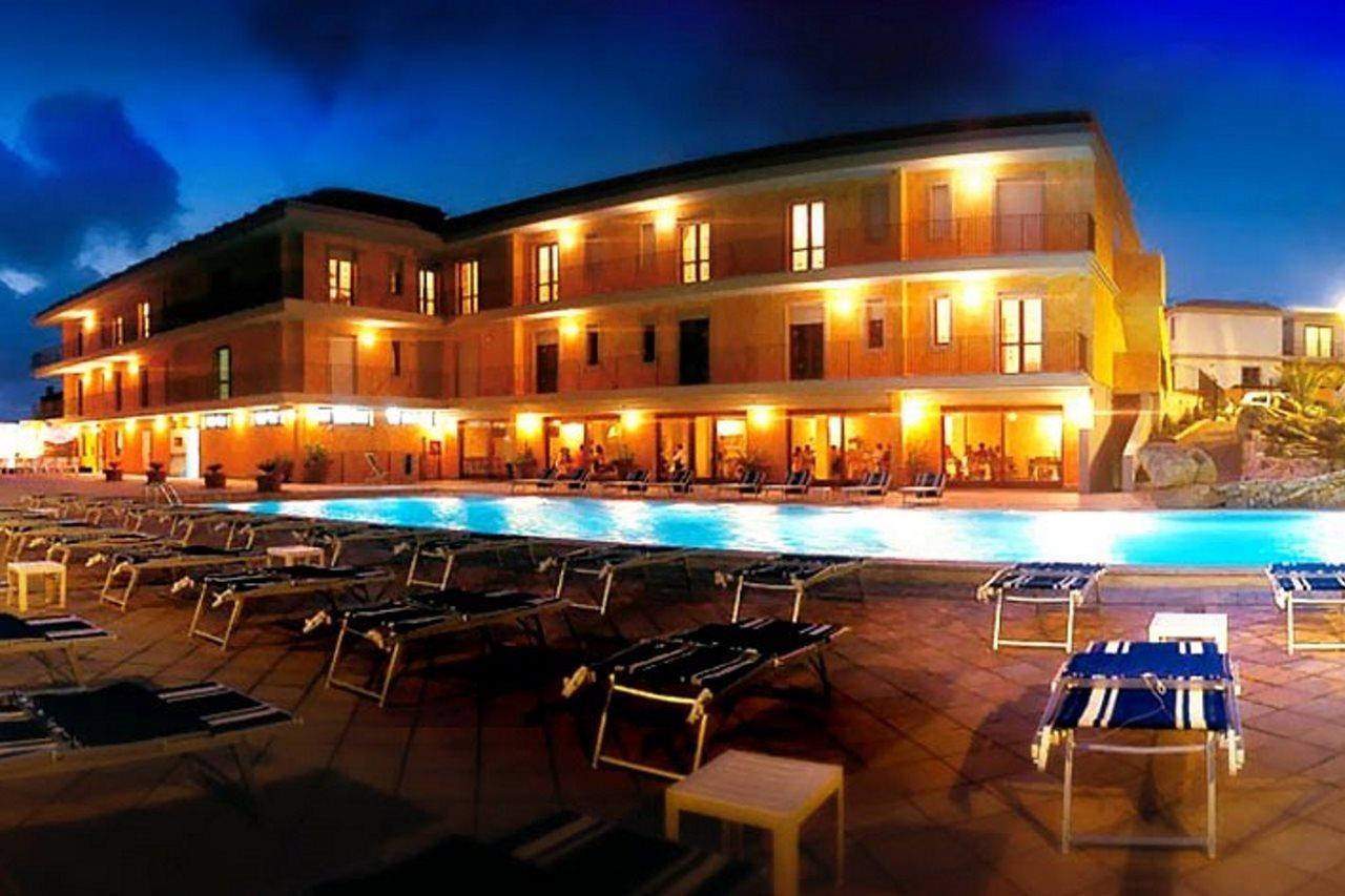 Borgo Saraceno Hotel-Residence ซานตา เตเรซา กัลลูรา ภายนอก รูปภาพ
