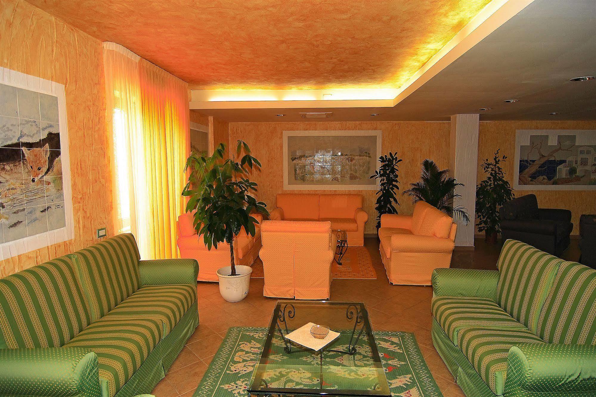 Borgo Saraceno Hotel-Residence ซานตา เตเรซา กัลลูรา ภายนอก รูปภาพ