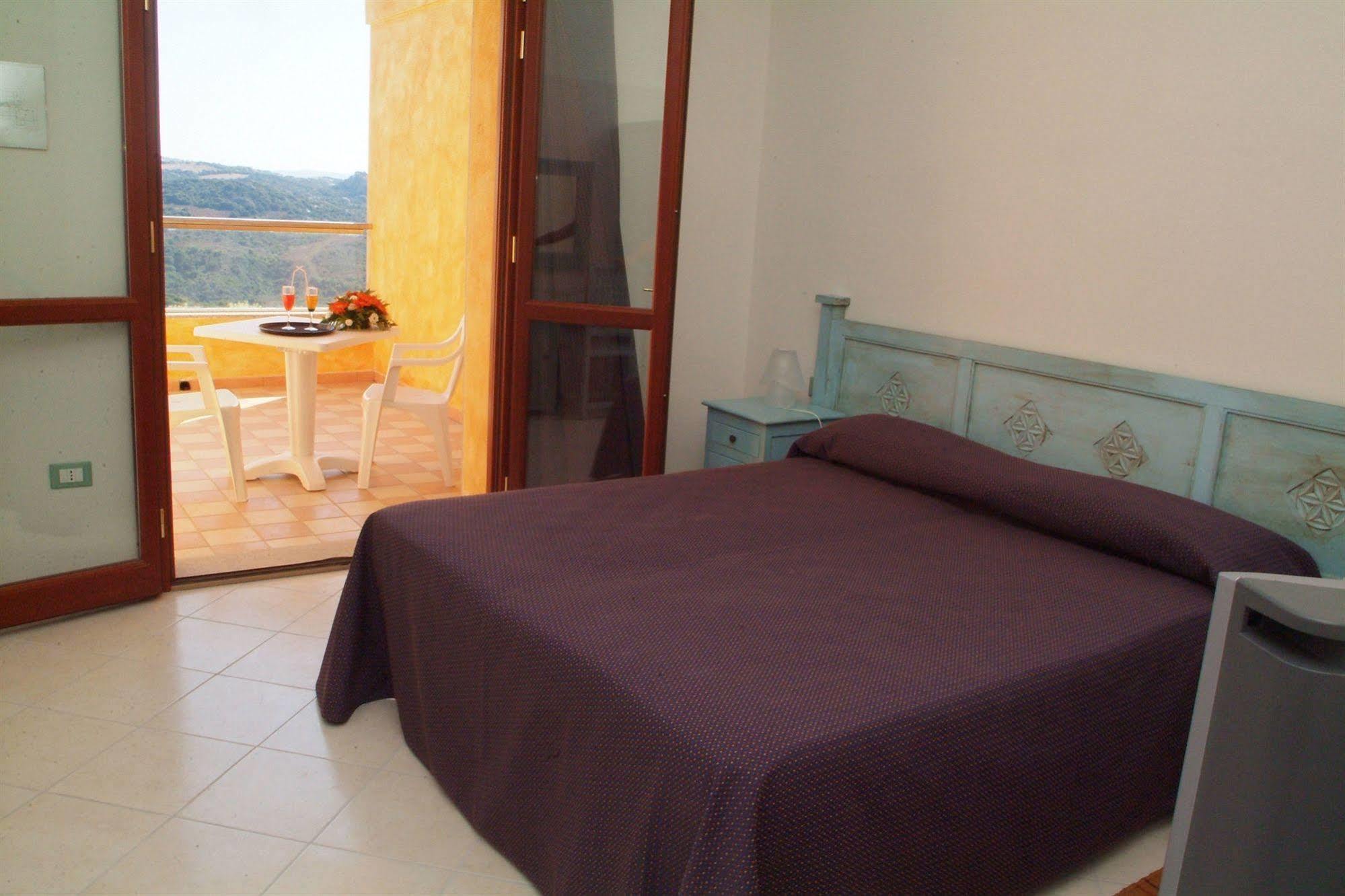 Borgo Saraceno Hotel-Residence ซานตา เตเรซา กัลลูรา ภายนอก รูปภาพ