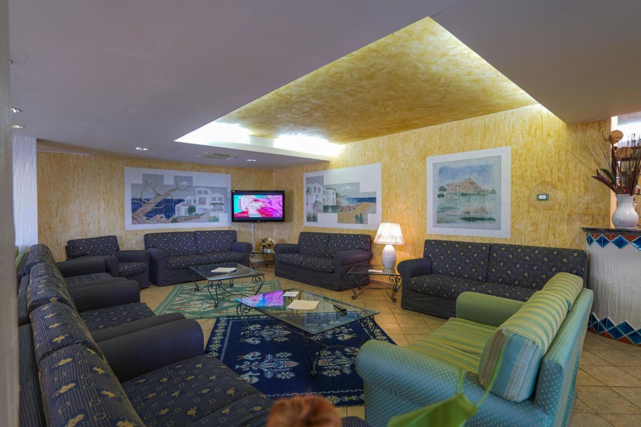 Borgo Saraceno Hotel-Residence ซานตา เตเรซา กัลลูรา ภายนอก รูปภาพ