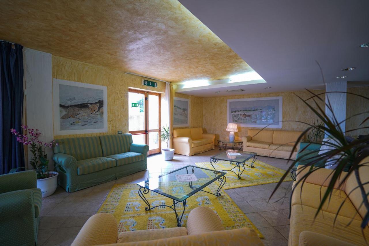 Borgo Saraceno Hotel-Residence ซานตา เตเรซา กัลลูรา ภายนอก รูปภาพ