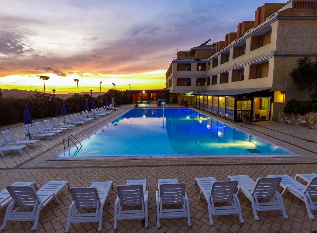 Borgo Saraceno Hotel-Residence ซานตา เตเรซา กัลลูรา ภายนอก รูปภาพ