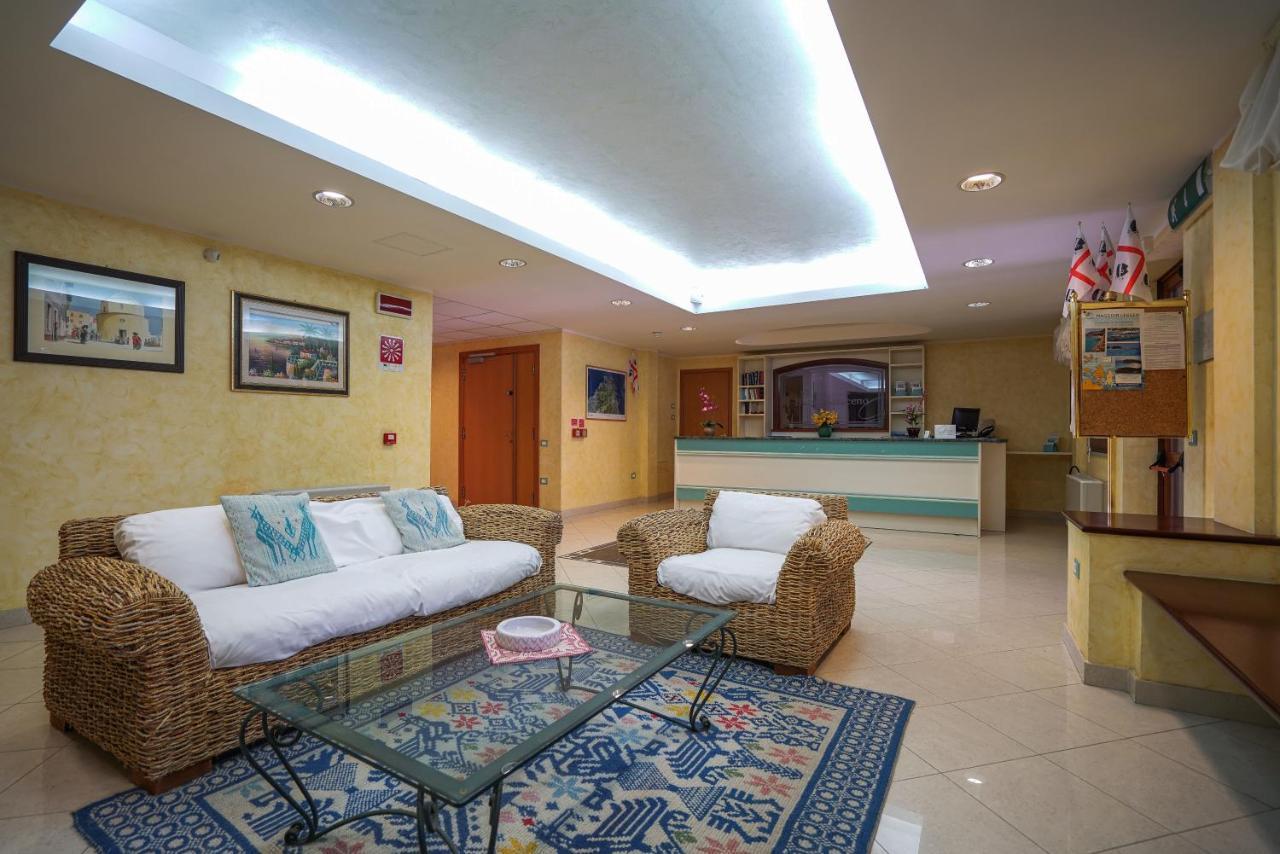 Borgo Saraceno Hotel-Residence ซานตา เตเรซา กัลลูรา ภายนอก รูปภาพ