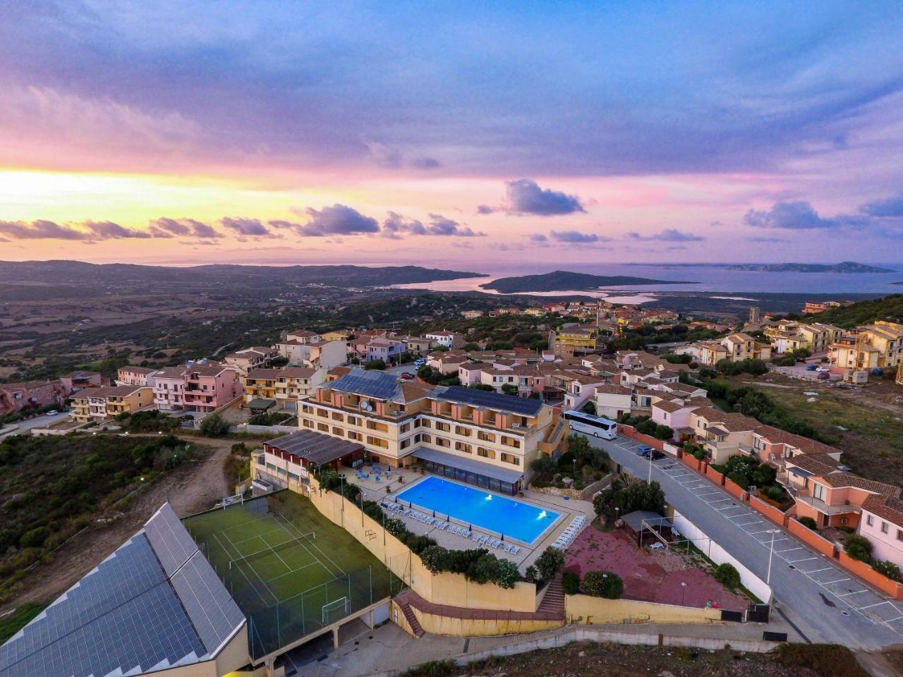 Borgo Saraceno Hotel-Residence ซานตา เตเรซา กัลลูรา ภายนอก รูปภาพ