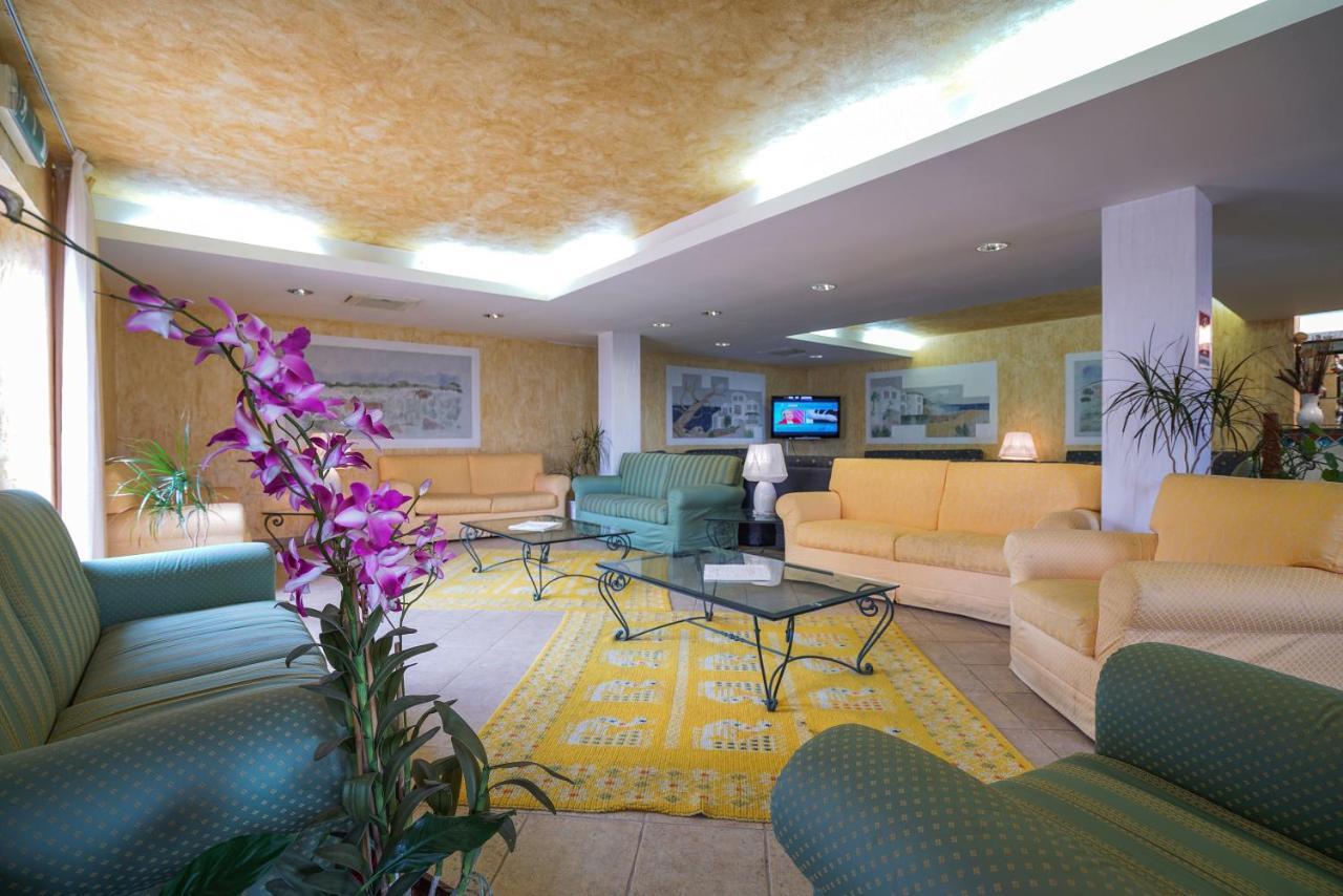 Borgo Saraceno Hotel-Residence ซานตา เตเรซา กัลลูรา ภายนอก รูปภาพ