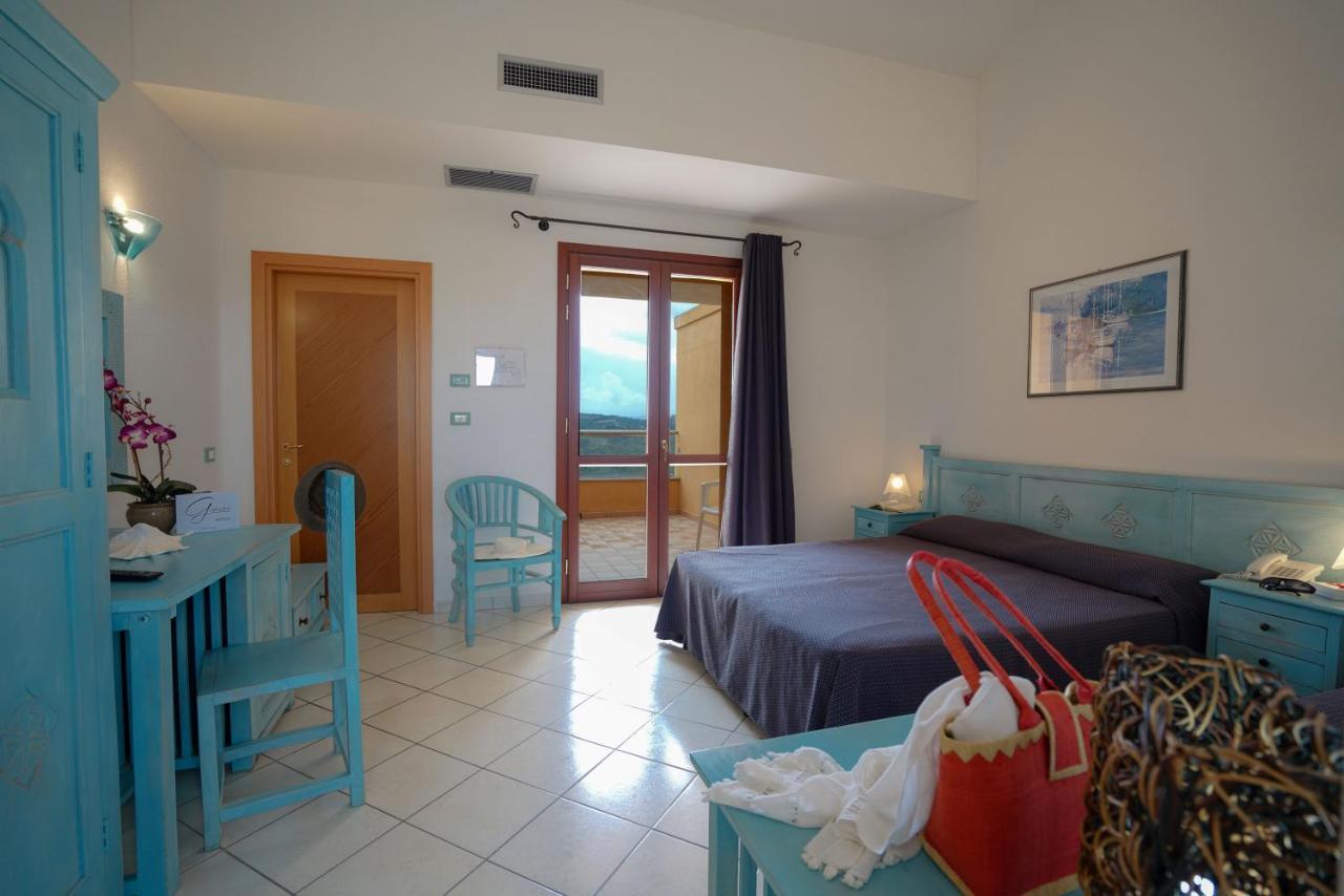 Borgo Saraceno Hotel-Residence ซานตา เตเรซา กัลลูรา ภายนอก รูปภาพ